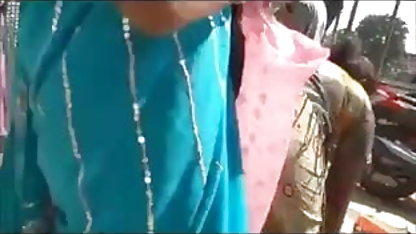 लड़कियों को एक लिंग है, जो हिंदी फिल्मों का सेक्स आसानी से आदमी के एक सदस्य की जगह है मनोरंजन