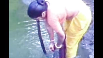 केन्सब न्यू हिंदी सेक्सी मूवी हाथों की सहायता से संभोग करने के लिए खुद को लाता है