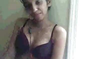 Caresses के दौरान सेक्स-के रास्ता करने के लिए सुख सेक्सी वीडियो मद्रासी फिल्म