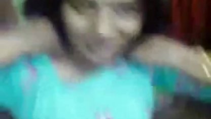 लौरा ली एक ताड़ के पेड़ के नीचे सेक्सी मूवी मूवी हिंदी में masturbates