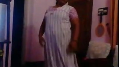 दोस्त की पेशकश करने के लिए गोली मार पर सेक्सी पिक्चर वीडियो में दिखाएं कैमरा विकृत लुसी प्यार