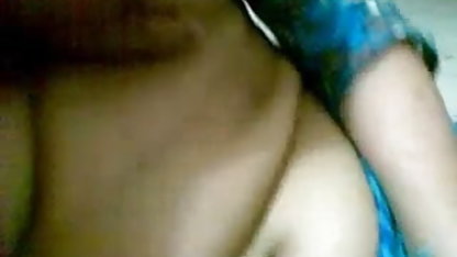 Sammie डेनियल पुरुष phallus के उदाहरण पर सेक्सी ब्लू पिक्चर वाली संगीत सीखता है