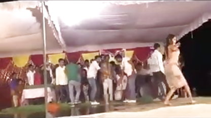 फिल्माने ब्लू पिक्चर सेक्सी फिल्म दिखाइए एक सुंदर सुनहरे बालों वाली