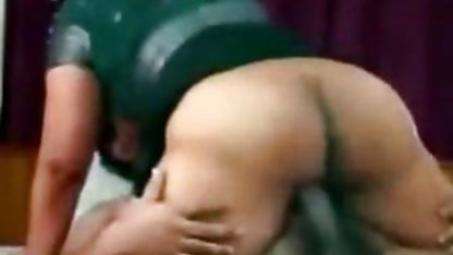 पूरी भावना नई सेक्सी फिल्म हिंदी मै पर के लाल चमड़ा सोफे