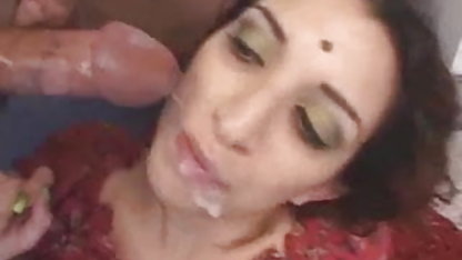 तीनों डॉ एलेक्सा टॉमा के फिल्म सेक्स फिल्म कार्यालय में