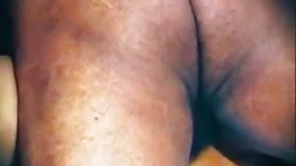 बच्चे Jiggly बैंकों को पूरा करता है में सेक्सी मूवी हिंदी में सेक्सी मूवी के ग्राहक के बिस्तर