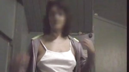 सेक्स और वीर्य निकालना पर सेक्सी फिल्म करने वाला के चेहरा के एक busty वर्जिन