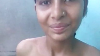 एक आदमी के साथ एक बैठक से पहले बच्चे को हिंदी में सेक्सी ब्लू खुद को खुश करेंगे