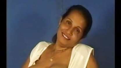 एक आदमी सेक्सी बीएफ फिल्म हिंदी में मिला है एक busty सौंदर्य